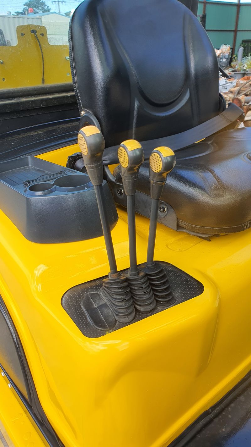 장터 상품 [3톤 3단 지게차 (판매완료)] 썸네일