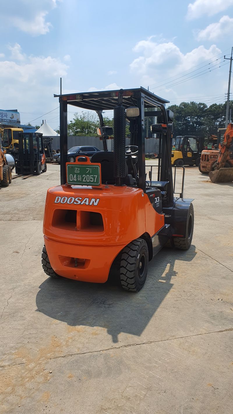 박진성님의 장터 판매 상품 [3.3톤 지게차 두산 D33S-5(판매완료)] 첨부 사진