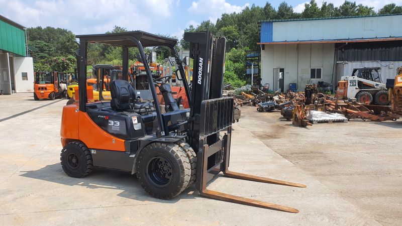 박진성님의 장터 판매 상품 [3.3톤 지게차 두산 D33S-5(판매완료)] 첨부 사진