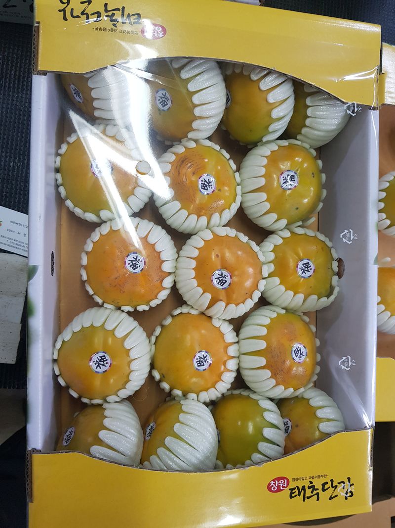 자연애 단감농원님의 장터 판매 상품 [태추단감 4.5kg  17과 기준 30000] 첨부 사진