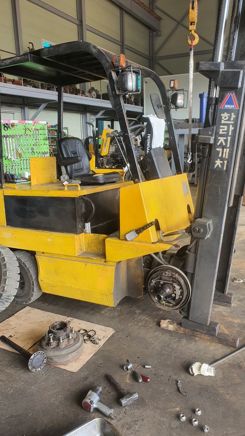 장터 상품 [<판매완료> 전동 2.5톤 지게차] 썸네일