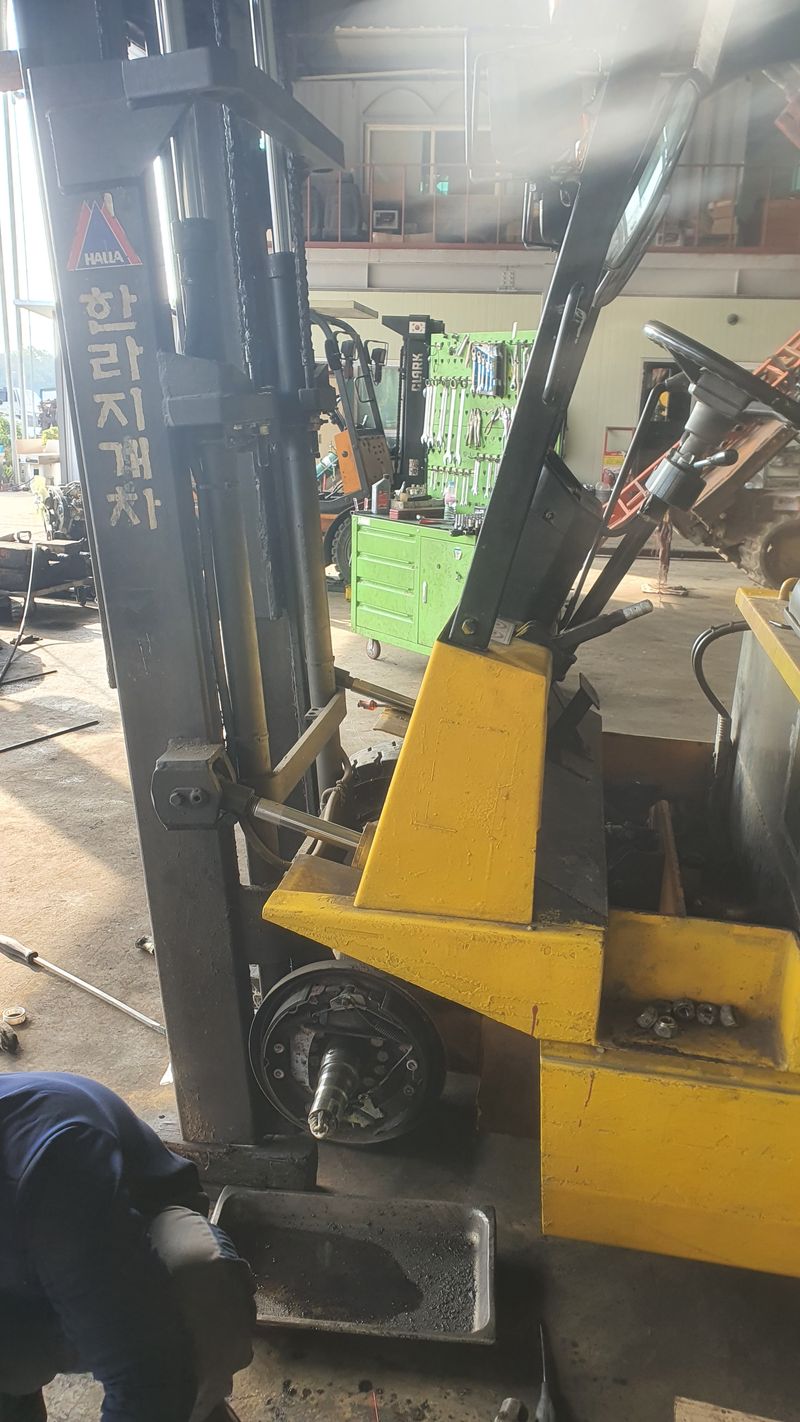 박진성님의 장터 판매 상품 [<판매완료> 전동 2.5톤 지게차] 첨부 사진