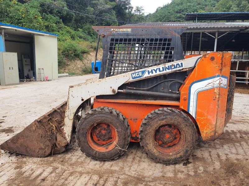 중고굴삭기 김동윤님의 장터 판매 상품 [미니로더HL600(무서류)] 첨부 사진