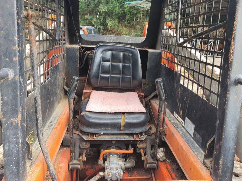 중고굴삭기 김동윤님의 장터 판매 상품 [미니로더HL600(무서류)] 첨부 사진