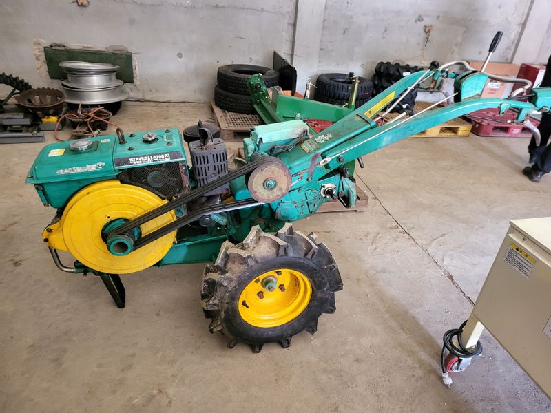 장터 상품 [대동 신형 경운기판매해요 10마력] 썸네일