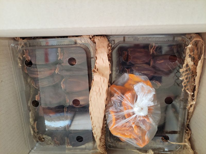 산골촌부님의 장터 판매 상품 [자연건조 대봉곶감 1kg, 자연건조 대봉곶감 선물셑(20개) ] 첨부 사진