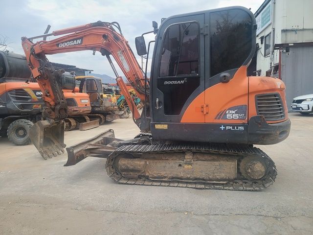 중고굴삭기 김동윤님의 장터 판매 상품 [중고굴삭기 두산 02굴삭기 2014년 코끼리집게장착] 첨부 사진