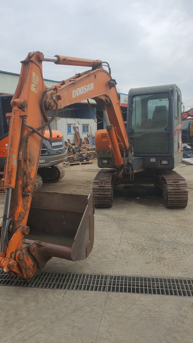 박진성님의 장터 판매 상품 [02 굴삭기 두산 S55VS 2007년<판매완료>] 첨부 사진