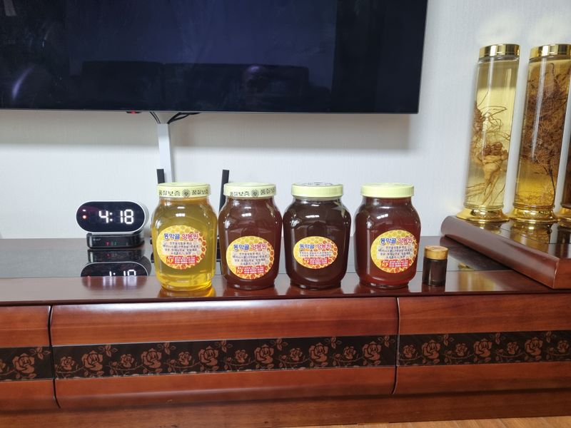 장터 상품 [아카시아  꿀  야생화꿀  밤나무꿀  피나무꿀 로얄제리  숙성꿀2.4키로   50그램] 썸네일