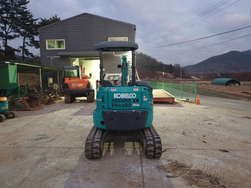 중고굴삭기 김동윤님의 장터 판매 상품 [코벨코SK30 2016년식 농장용굴삭기] 첨부 사진