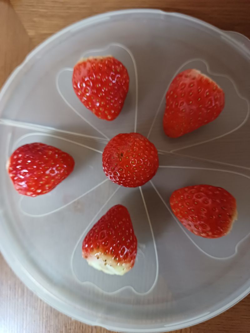 장터 상품 [딸기 2kg] 썸네일