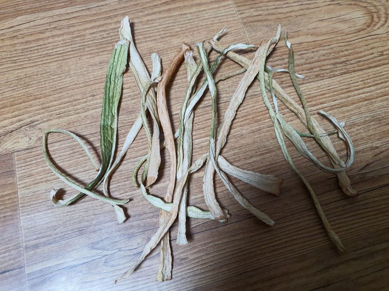 장터 상품 [국산건토란줄기 1kg] 썸네일