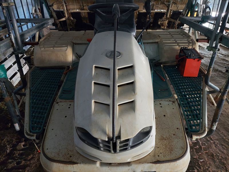 귤12224님의 장터 판매 상품 [구보다 8조식 이앙기 팔아요] 첨부 사진