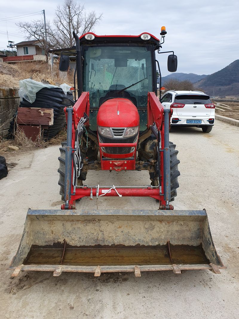 장터 상품 [트랙터(Luxen 560)] 썸네일