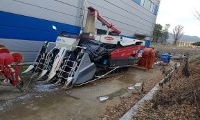 최신 불용농기계정보님의 장터 판매 상품 [[마감][불용농기계][원주 농민만] 동양물산기업 콤바인 C805G] 첨부 사진