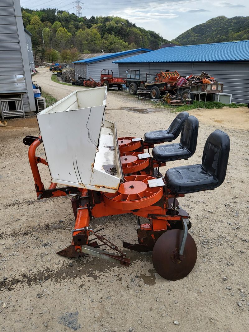 박현수님의 장터 판매 상품 [트렉터용 감자파종기 판매합니다 ] 첨부 사진