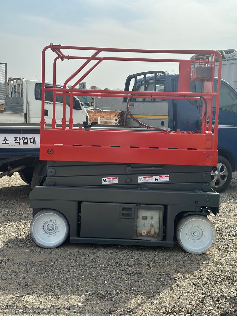 제우스렌탈 정용민님의 장터 판매 상품 [중고고소작업대 작업8m의 장비 ] 첨부 사진