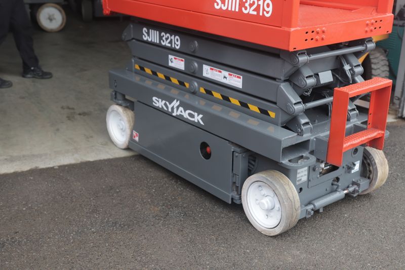 제우스렌탈 정용민님의 장터 판매 상품 [고소작업대 대표모델 SJ3219 작업7.8m] 첨부 사진