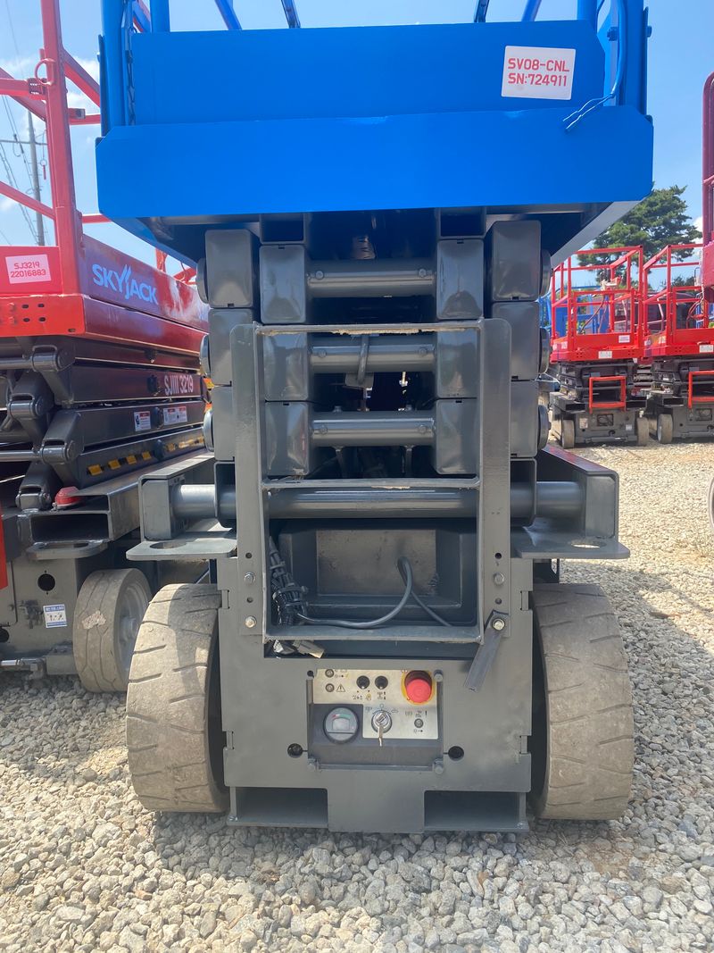 장터 상품 [부드러운 주행감을 가지고 있는 고소작업대 SV08CNL] 썸네일