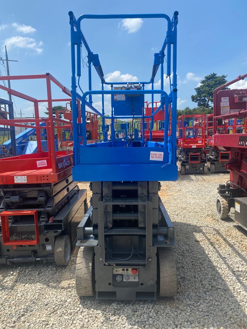 제우스렌탈 정용민님의 장터 판매 상품 [부드러운 주행감을 가지고 있는 고소작업대 SV08CNL] 첨부 사진