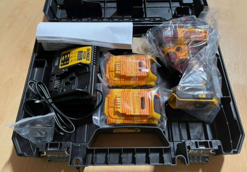 장터 상품 [디월트 브러쉬리스 임팩 드라이버 + 배터리 2p 세트 DCF7871P2] 썸네일