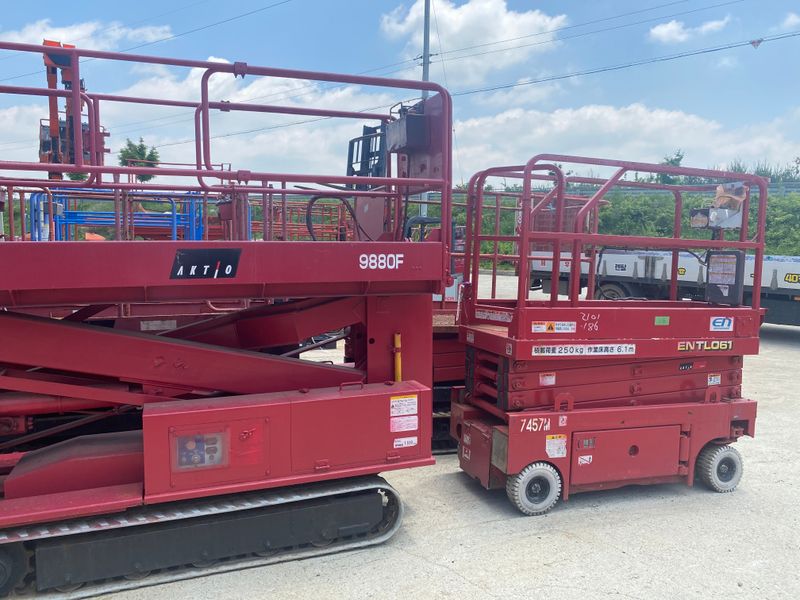 장터 상품 [하부가높은 궤도고소장비 KC60] 썸네일