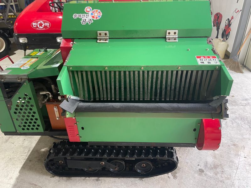 백상현님의 장터 판매 상품 [대륙 자주형 궤도 탈곡기(((판매완료)))] 첨부 사진