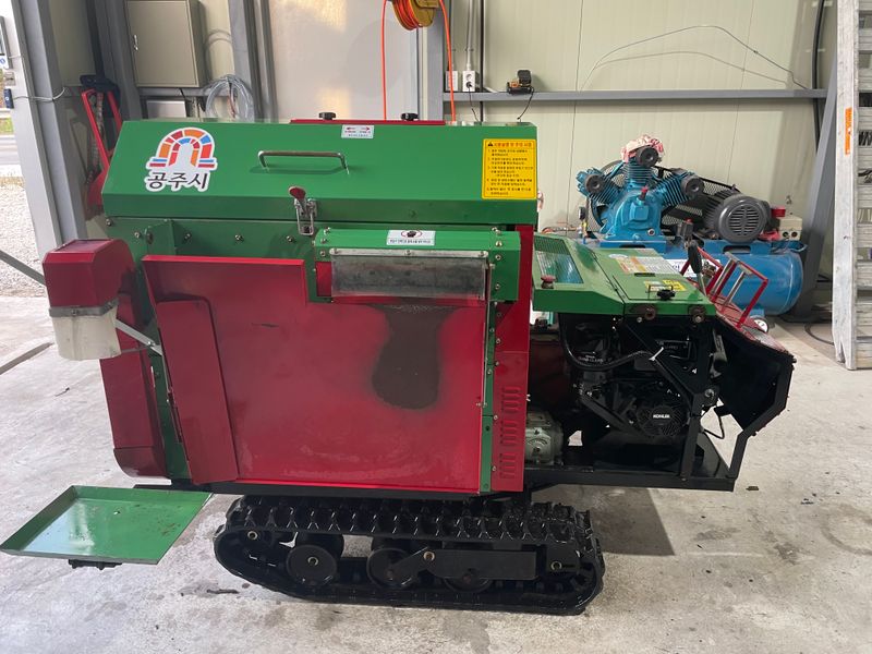 백상현님의 장터 판매 상품 [대륙 자주형 궤도 탈곡기(((판매완료)))] 첨부 사진