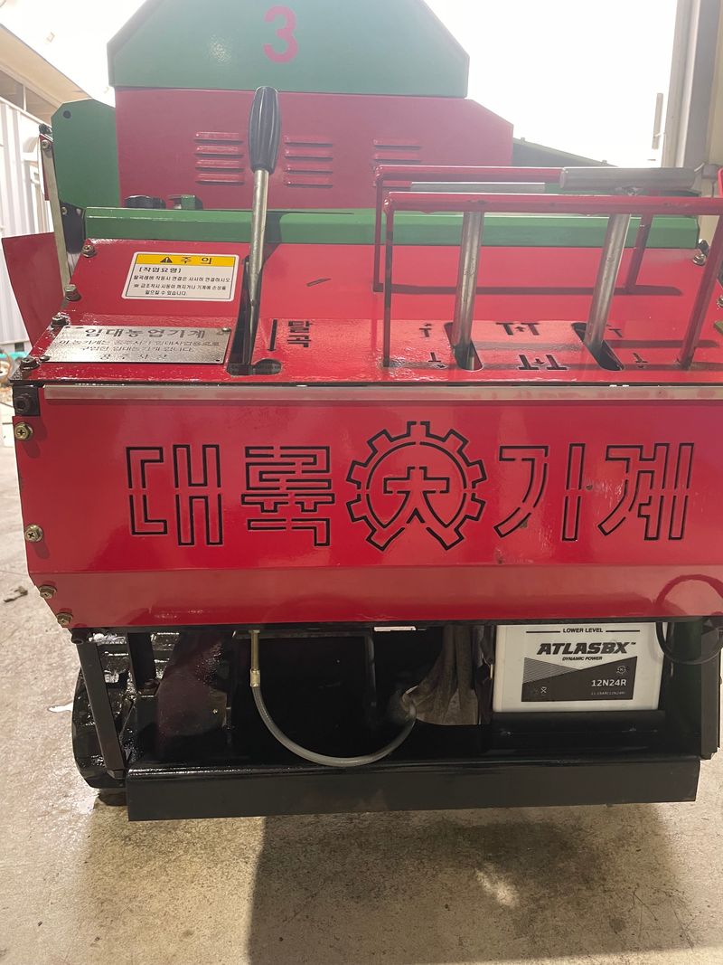 백상현님의 장터 판매 상품 [대륙 자주형 궤도 탈곡기(((판매완료)))] 첨부 사진