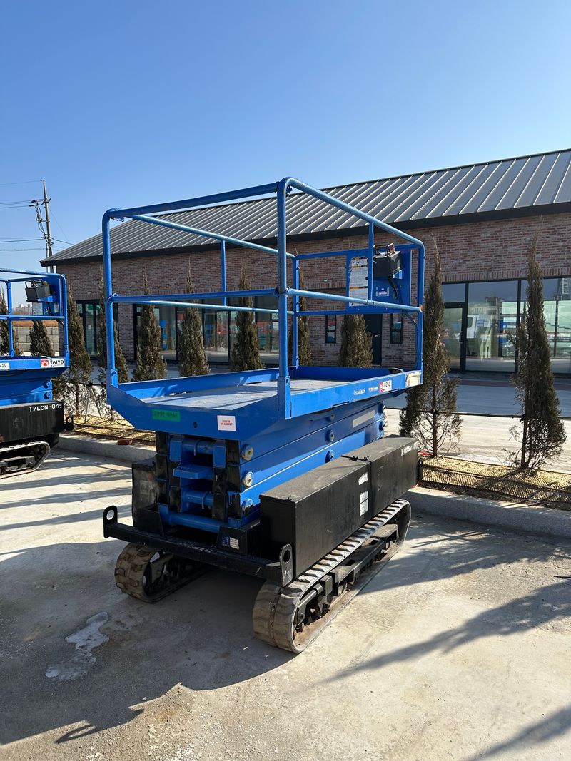 제우스렌탈 정용민님의 장터 판매 상품 [궤도고소장비 끝판왕 RX07B 작업9m가능] 첨부 사진