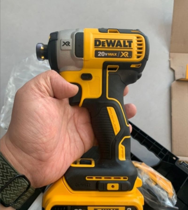 장터 상품 [[사기꾼-판매정지] 디월트 임팩드라이버 DCF887 DCF850 ] 썸네일