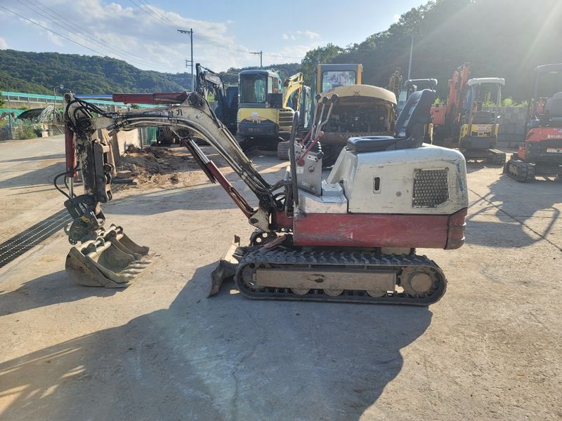 중고굴삭기 김동윤님의 장터 판매 상품 [농장용 미니굴삭기 자코007 수동집게장착] 첨부 사진