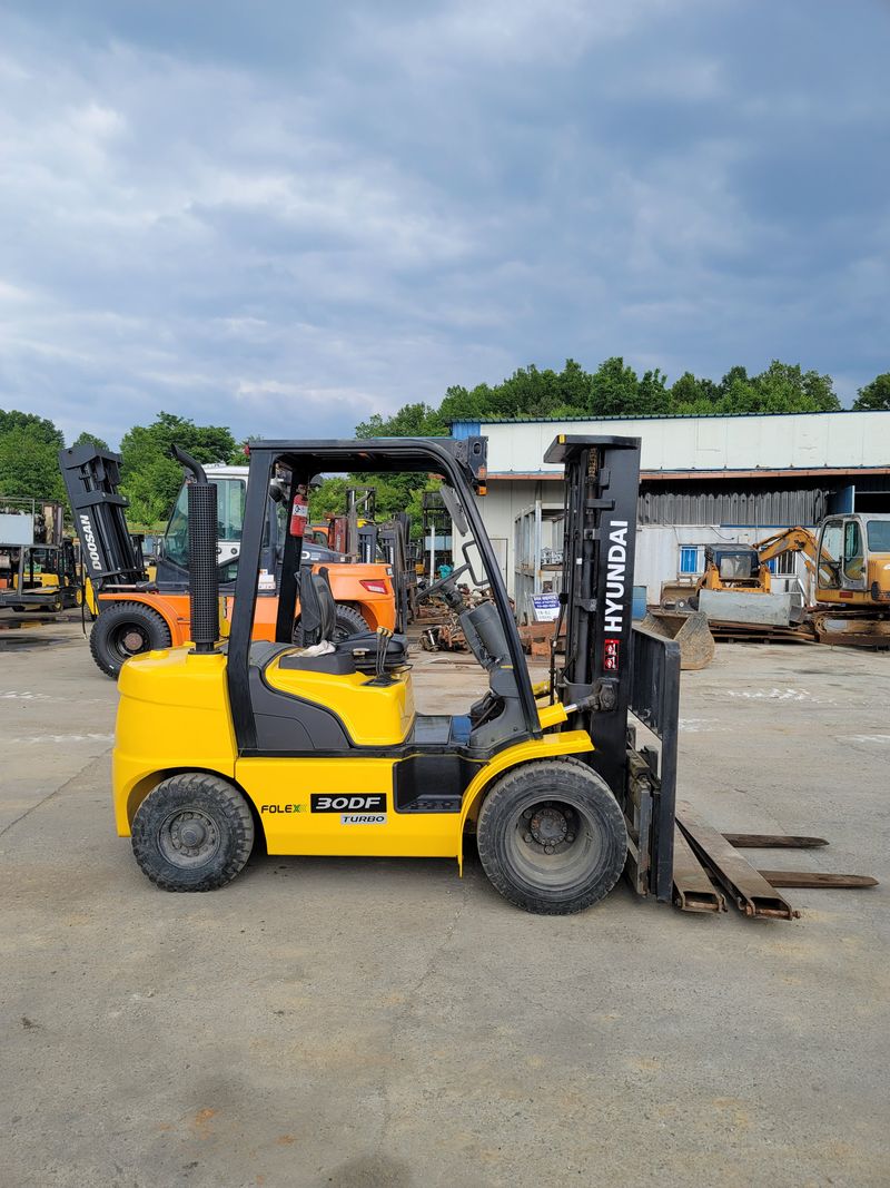 박진성님의 장터 판매 상품 [<판매완료> 3톤 3단 지게차 더블타이어] 첨부 사진