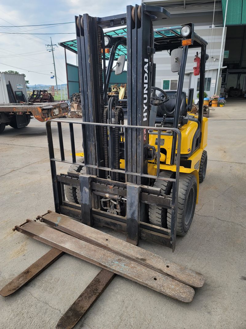 박진성님의 장터 판매 상품 [<판매완료> 3톤 3단 지게차 더블타이어] 첨부 사진