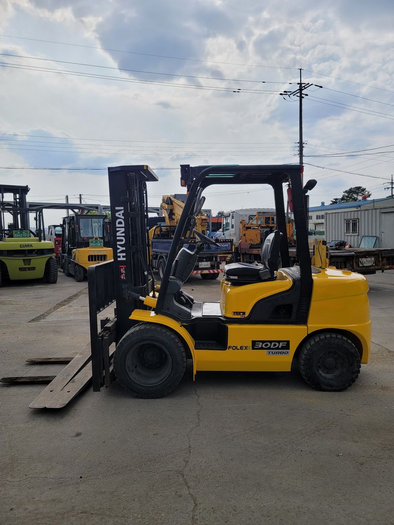 박진성님의 장터 판매 상품 [<판매완료> 3톤 3단 지게차 더블타이어] 첨부 사진