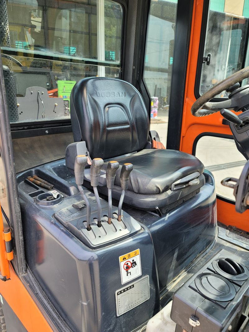 박진성님의 장터 판매 상품 [2.5톤 자동발 지게차 2013년] 첨부 사진