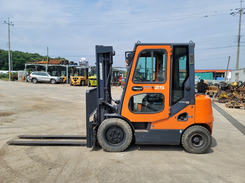 박진성님의 장터 판매 상품 [2.5톤 자동발 지게차 2013년] 첨부 사진