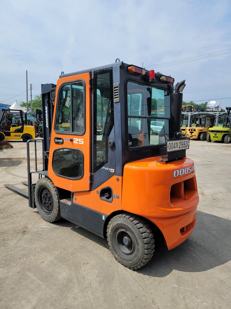 박진성님의 장터 판매 상품 [2.5톤 자동발 지게차 2013년] 첨부 사진