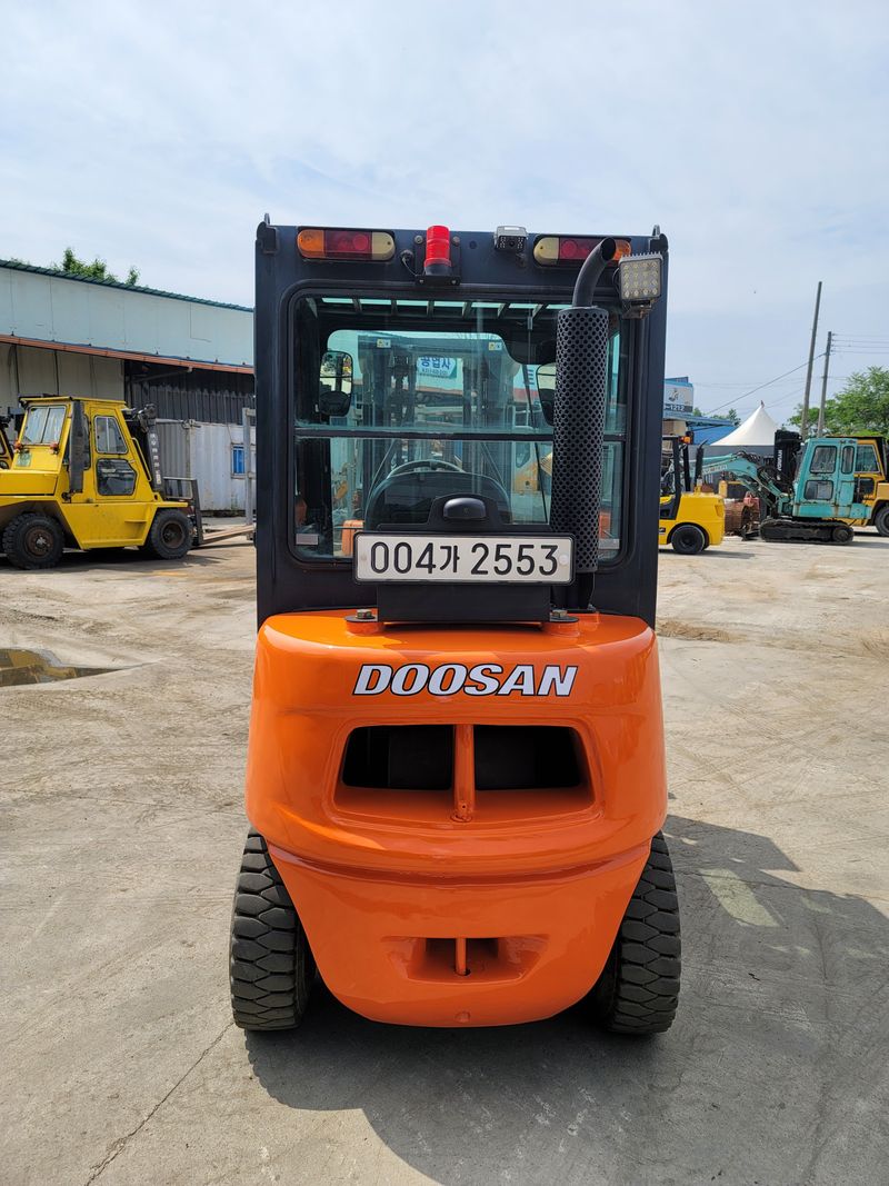 박진성님의 장터 판매 상품 [2.5톤 자동발 지게차 2013년] 첨부 사진