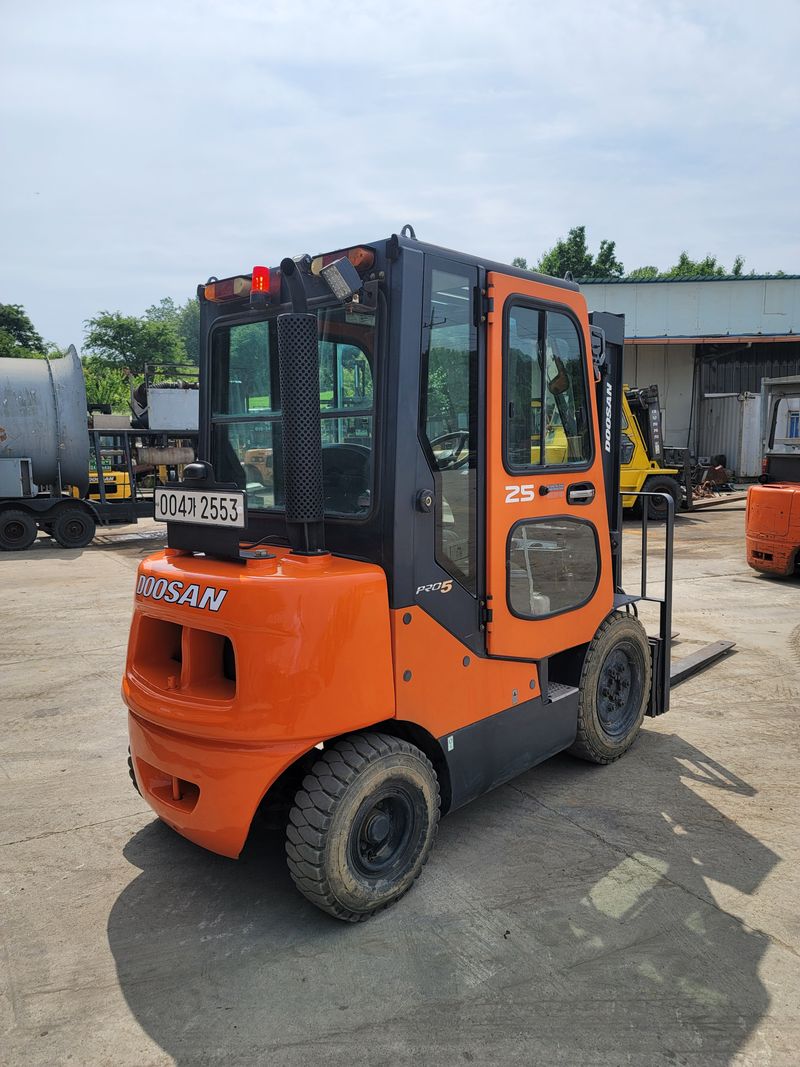 박진성님의 장터 판매 상품 [2.5톤 자동발 지게차 2013년] 첨부 사진