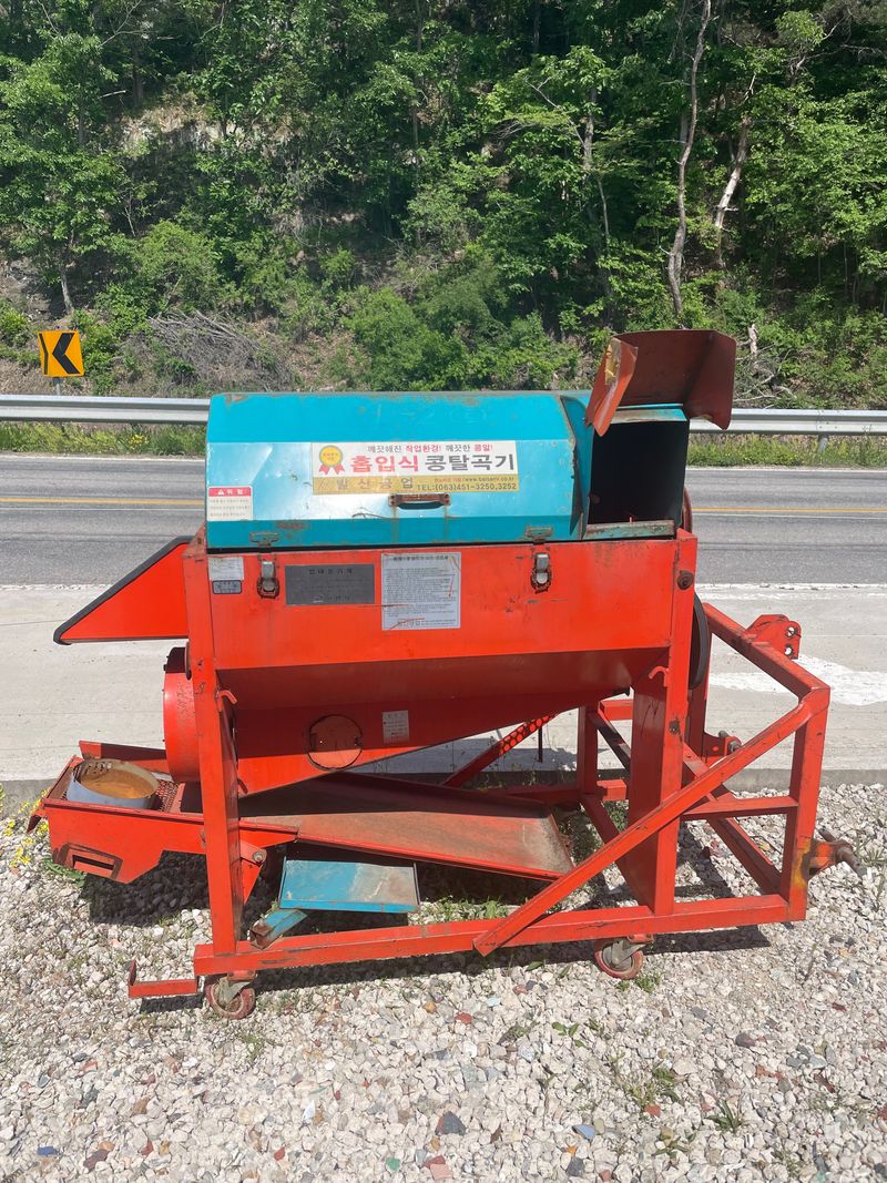 장터 상품 [트랙터용  탈곡기((판매완료))] 썸네일