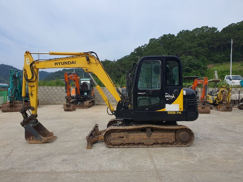 중고굴삭기 김동윤님의 장터 판매 상품 [부가세없는 농장용02 중고굴삭기 현대R555-7K] 첨부 사진