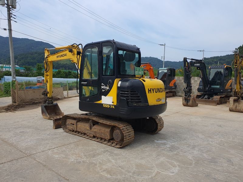 중고굴삭기 김동윤님의 장터 판매 상품 [부가세없는 농장용02 중고굴삭기 현대R555-7K] 첨부 사진