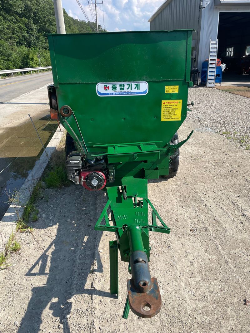 백상현님의 장터 판매 상품 [경운기  퇴비살포기(((판매완료)))] 첨부 사진
