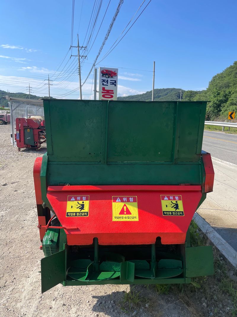 백상현님의 장터 판매 상품 [경운기  퇴비살포기(((판매완료)))] 첨부 사진