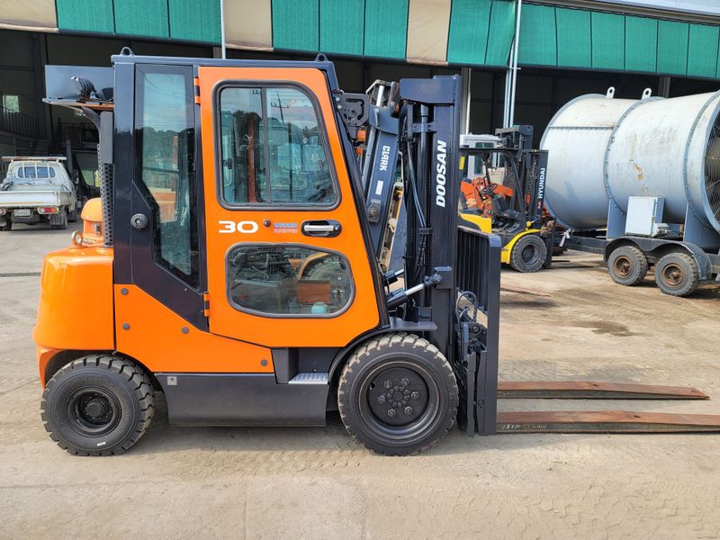 박진성님의 장터 판매 상품 [<판매완료> 3톤 지게차 자동발 2011년 에어컨] 첨부 사진