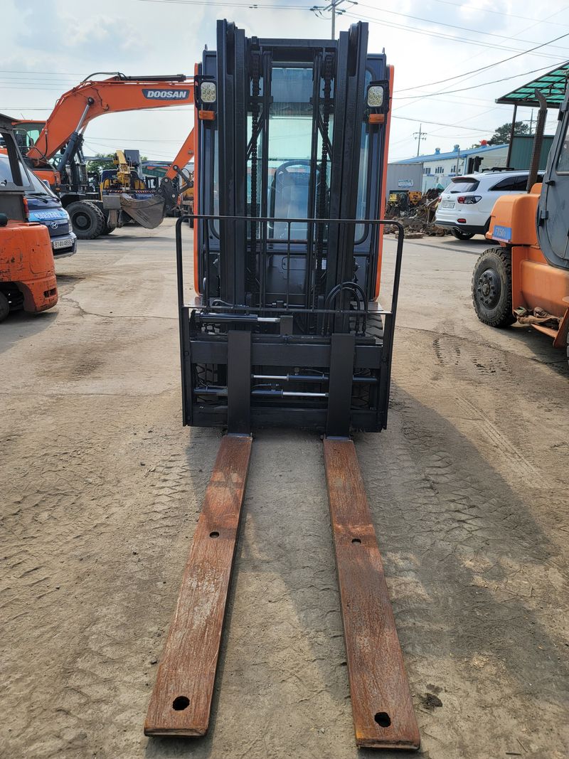 박진성님의 장터 판매 상품 [<판매완료> 3톤 지게차 자동발 2011년 에어컨] 첨부 사진