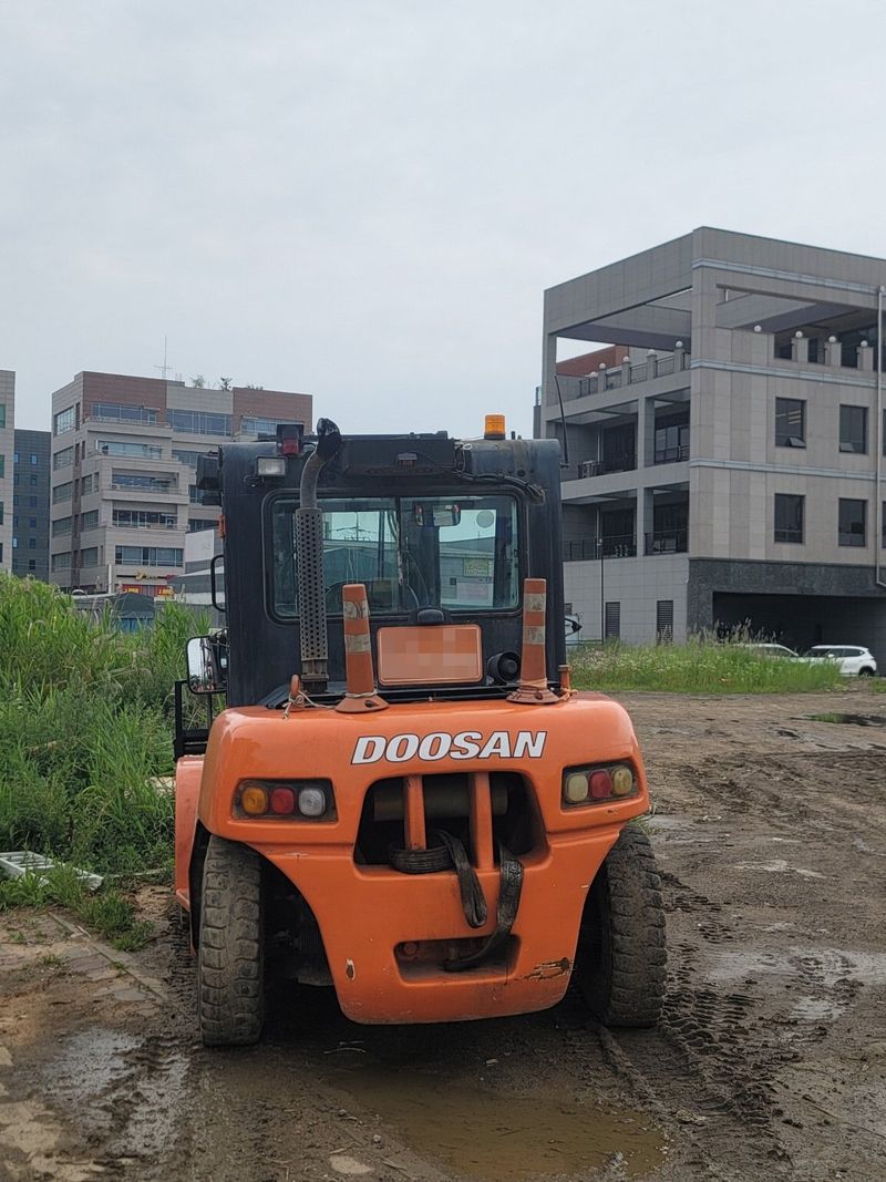 이재창님의 장터 판매 상품 [중고 두산 지게차 7톤] 첨부 사진